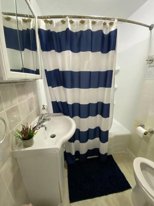 Prime Location Duo Nest & Rest Apartment Кингстън Екстериор снимка
