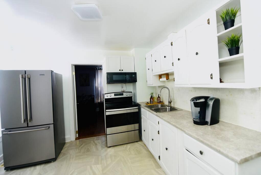 Prime Location Duo Nest & Rest Apartment Кингстън Екстериор снимка